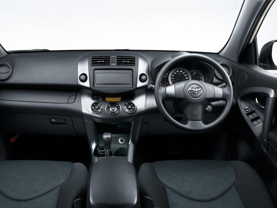  Toyota RAV4 2008 года  (JP) (фото 2 из 10)